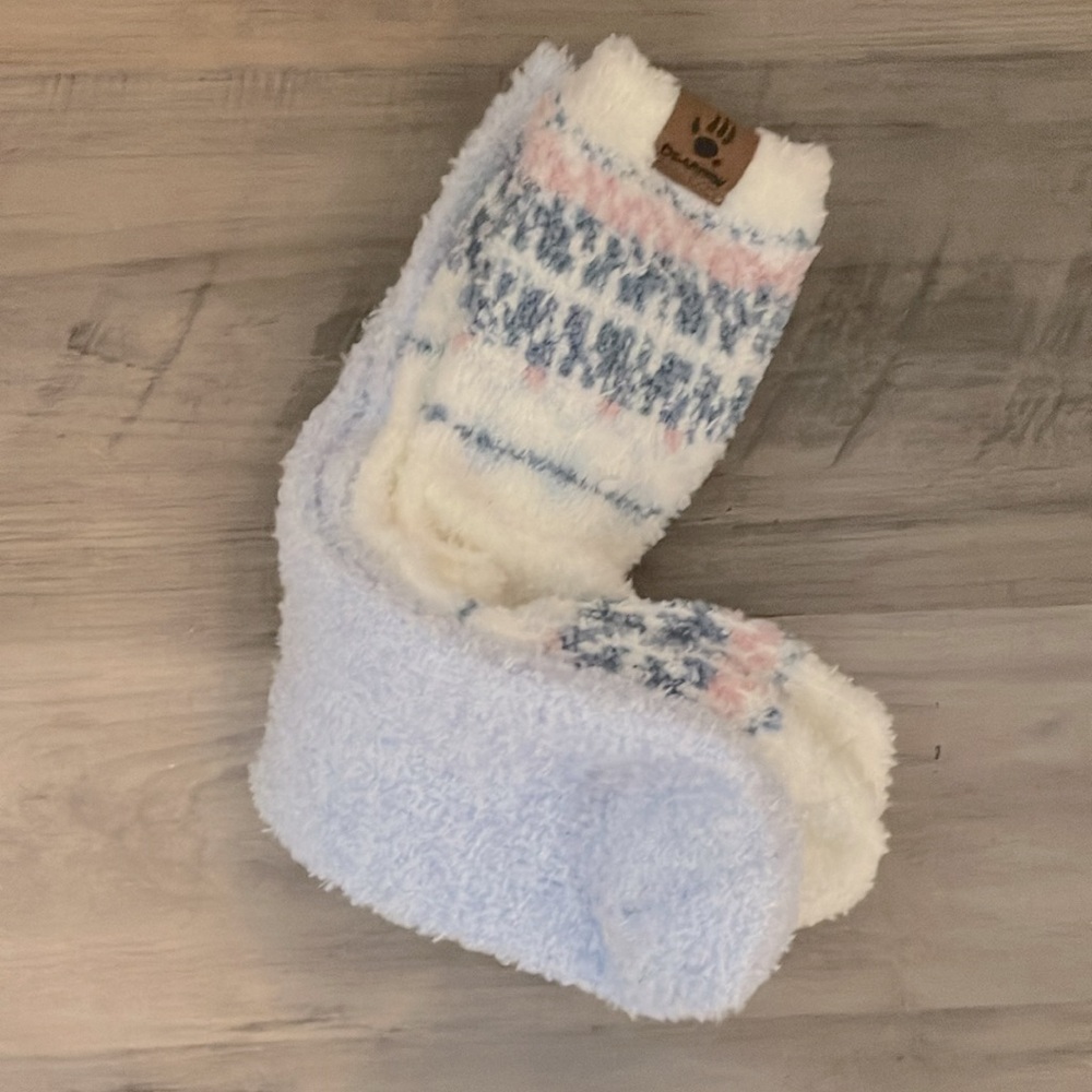 NWOT BEARPAW 2 Pair Pack Cozy lounge Socks Multi Pattern Blue & Ivory Socks OS